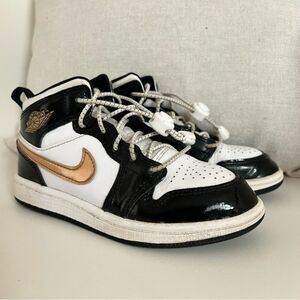 Jordan 1 Mid SE Little Kids' Shoes Size: 12C Gold and Black EUC
